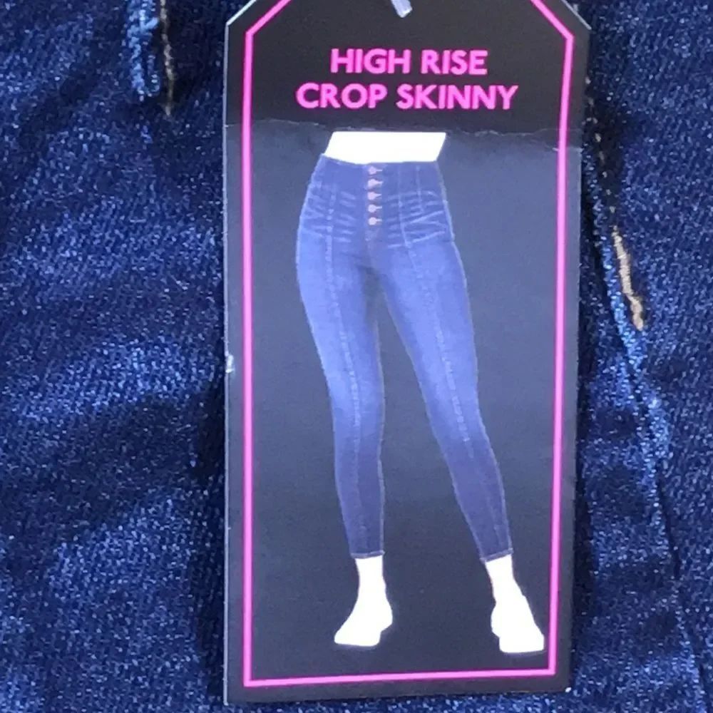 NO BOUNDARIES NEW JEANS